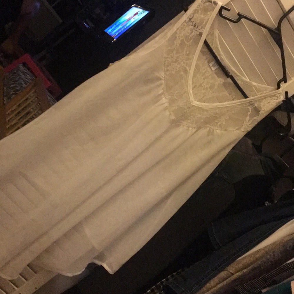 Lace ivory sleeveless top